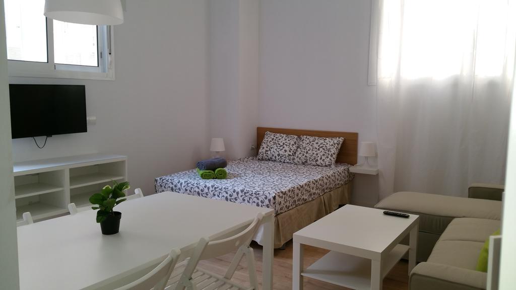 Apartamentos Clavero มาลากา ภายนอก รูปภาพ